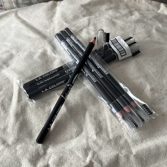 L.A. Colors Dark Brown Eyebrow Pencil with Brush -three - Picture 5 of 5